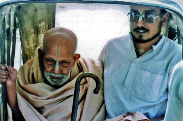 Srila Bhakti Bibudha Bodhayan Goswami Maharaj and his guru, Srila Bhakti Pramod Puri Goswami Thakur